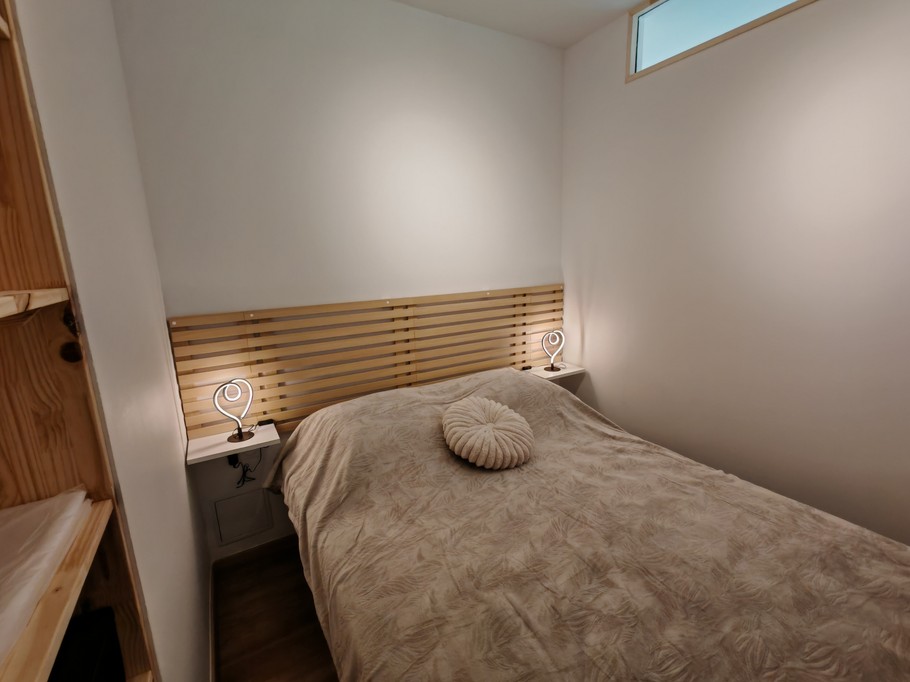 Cabin with 140 cm bed