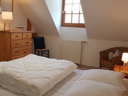 Double bedroom (140cm bed) upstairs