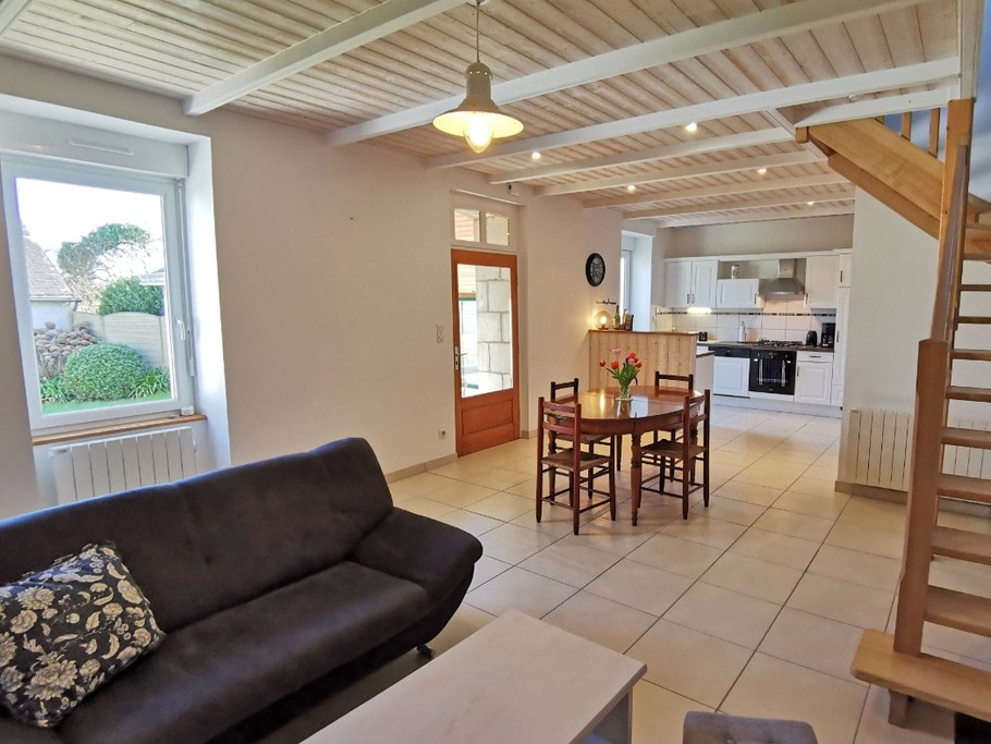 Pièce de vie avec cuisine salon séjour