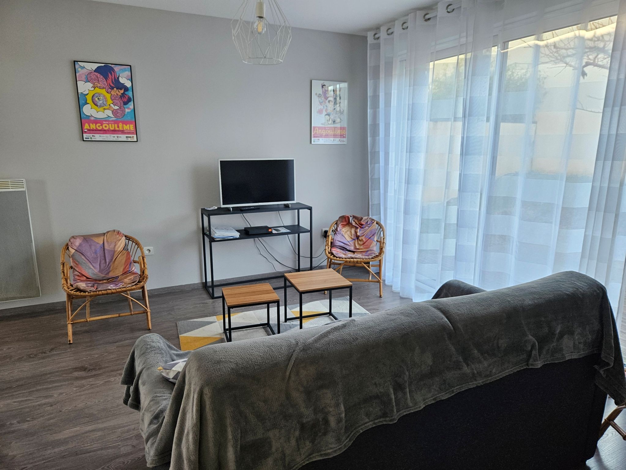 Maison de vacances pour 4 à 6 personnes "Les Milleraux", avec jardin clos et garage pour vélos et motos, près d'Angoulême