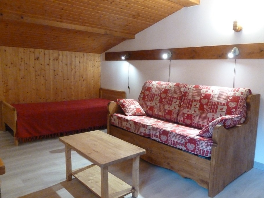 Le salon devient chambre, le soir.