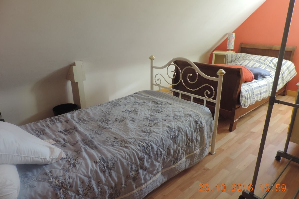 Chambre étage, lits 90