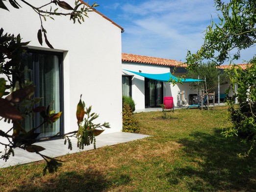 Maison L'Espadot sur l'ile d'Oléron, détente côté terrasse et jardin, Exposition plein sud