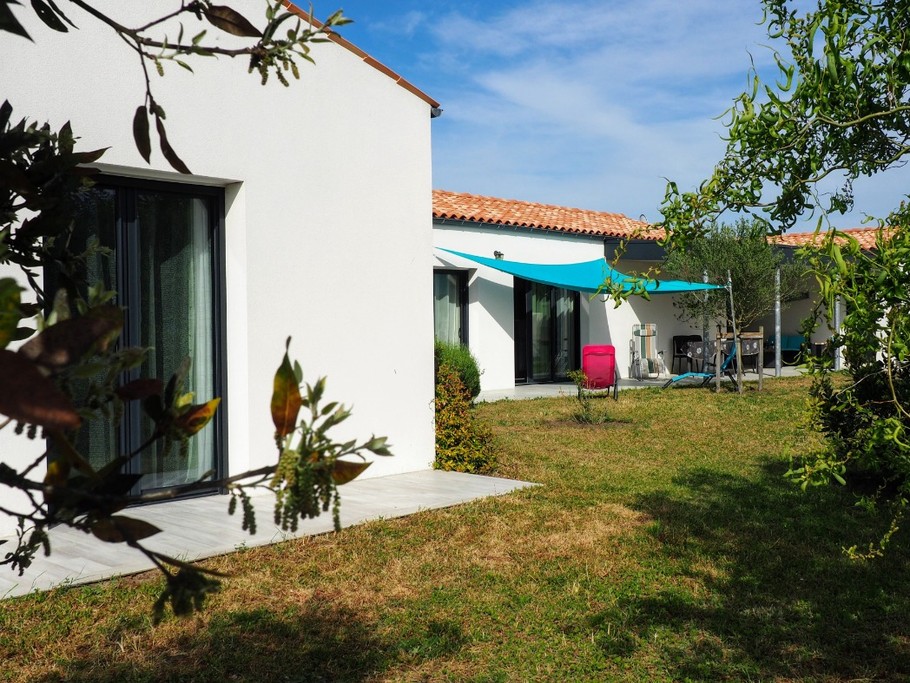 Maison L'Espadot sur l'ile d'Oléron, détente côté terrasse et jardin, Exposition plein sud