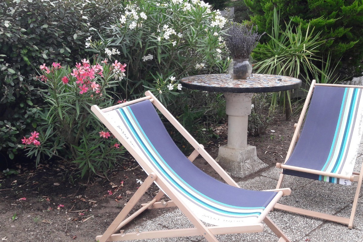 Dans son écrin de verdure, vous entendez le chant des vagues