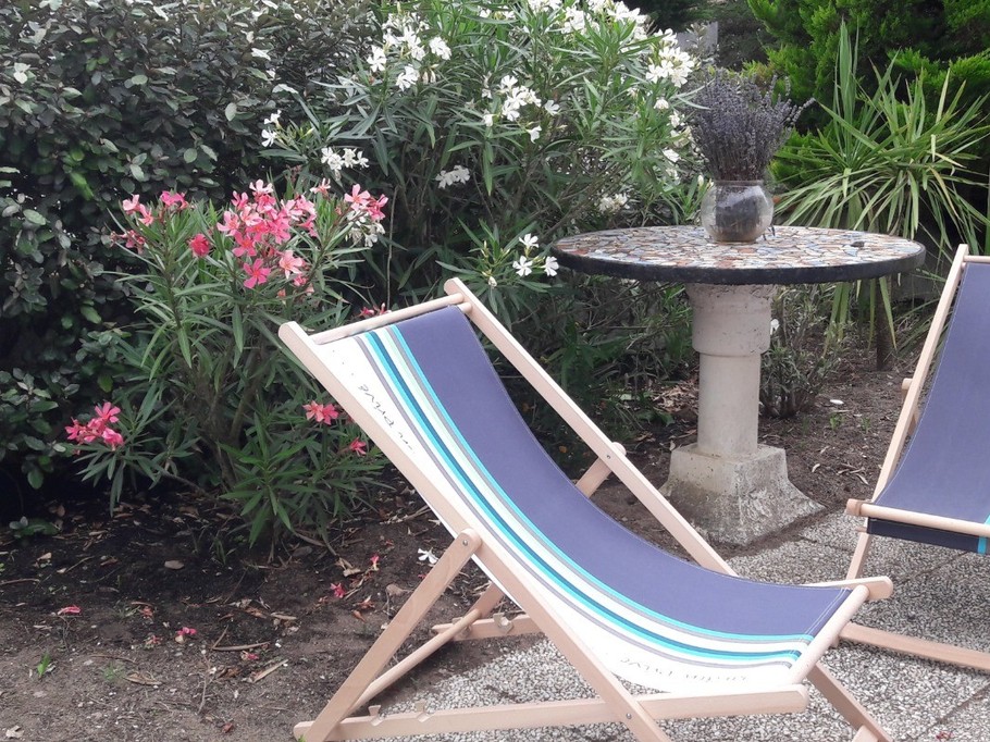 Dans son écrin de verdure, vous entendez le chant des vagues