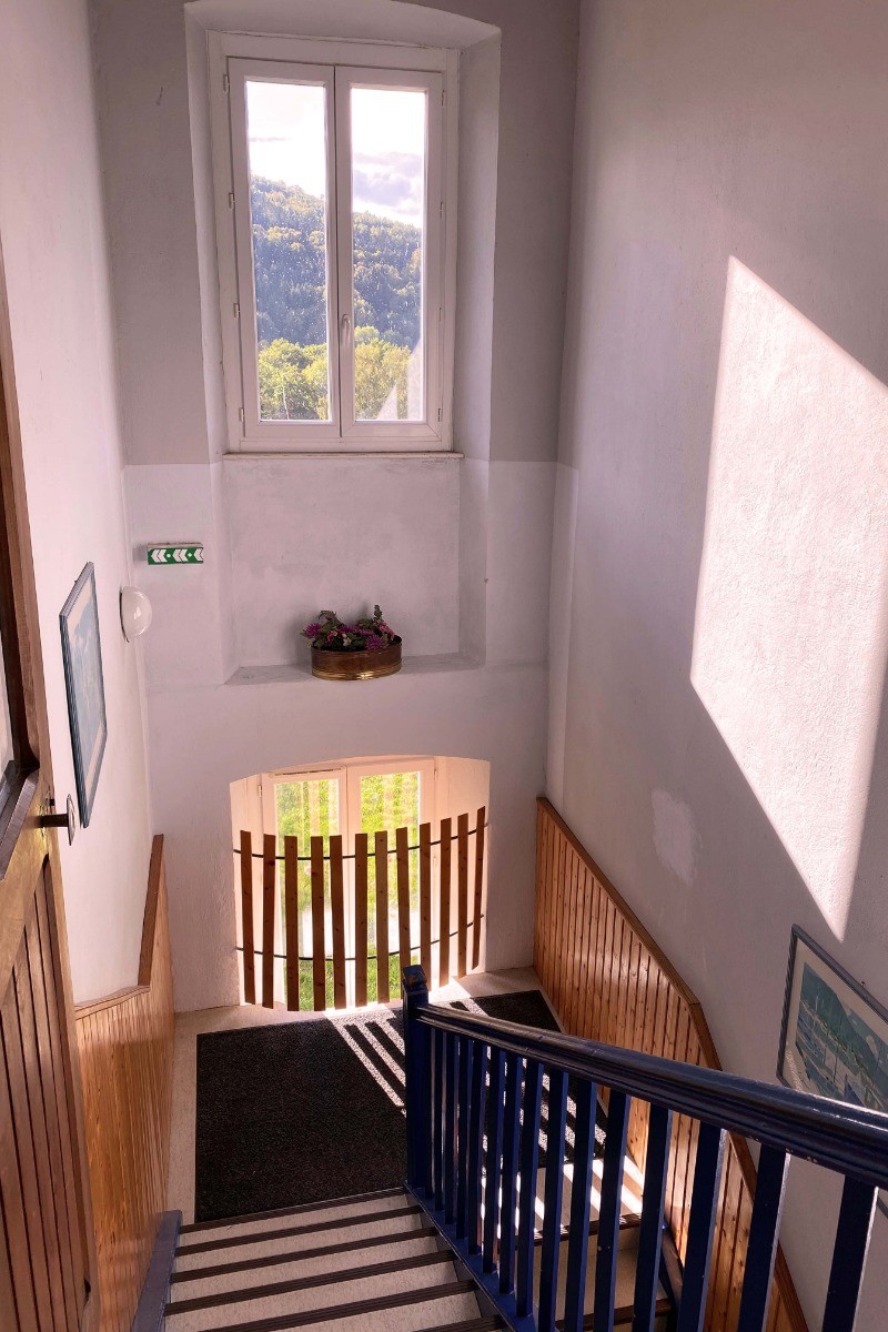 Escalier, accès chambres, gite de groupe la Source, Plainfaing
