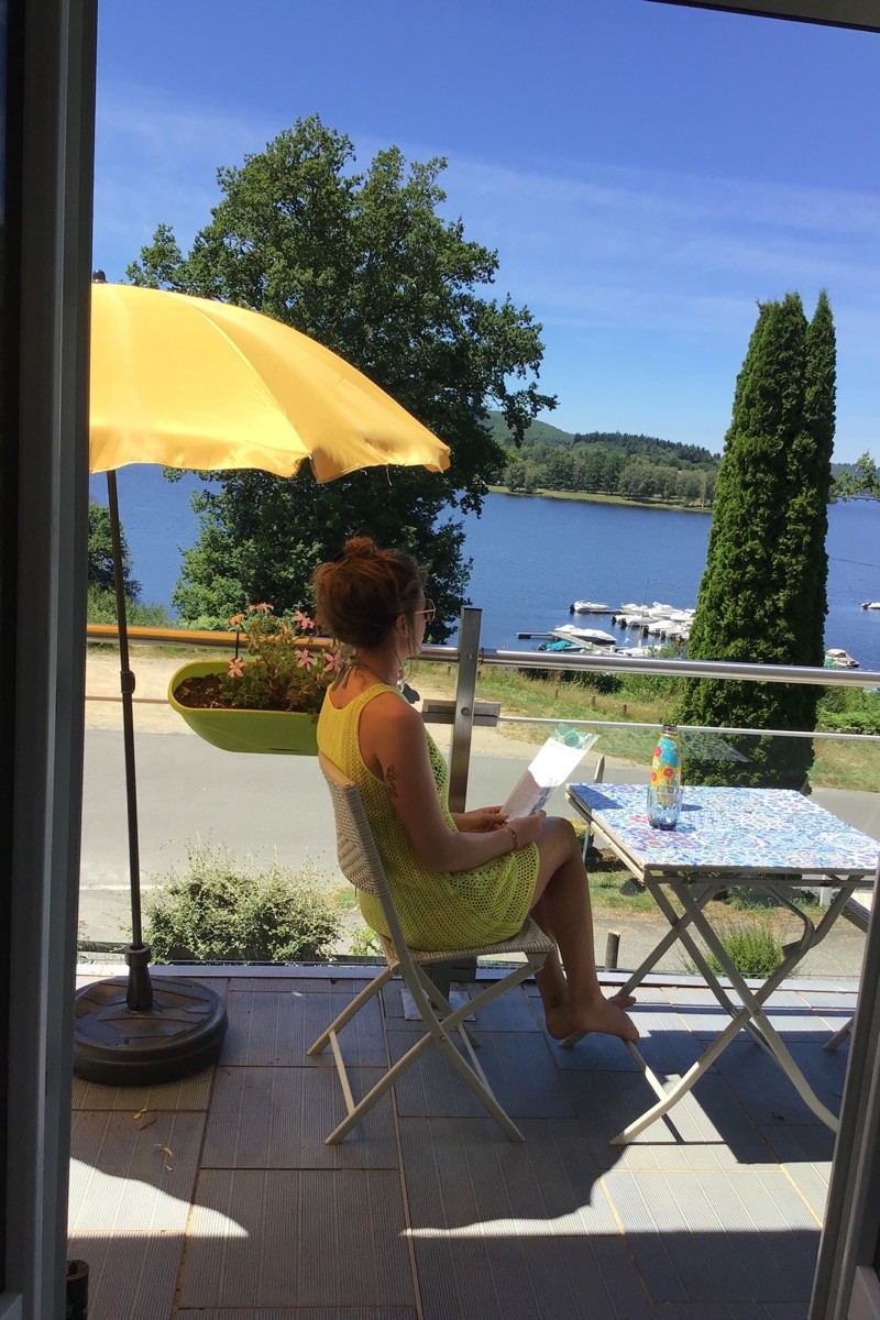 Balcon avec vue sur le lac GITE NATHALIE