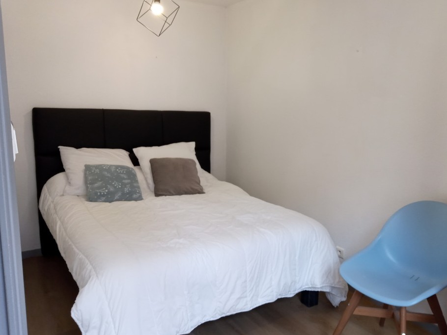 Chambre avec lit en 140cm