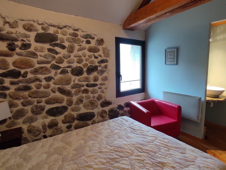 Gîte les pieds dans l'eau - Chambre avec lit double et salle d'eau