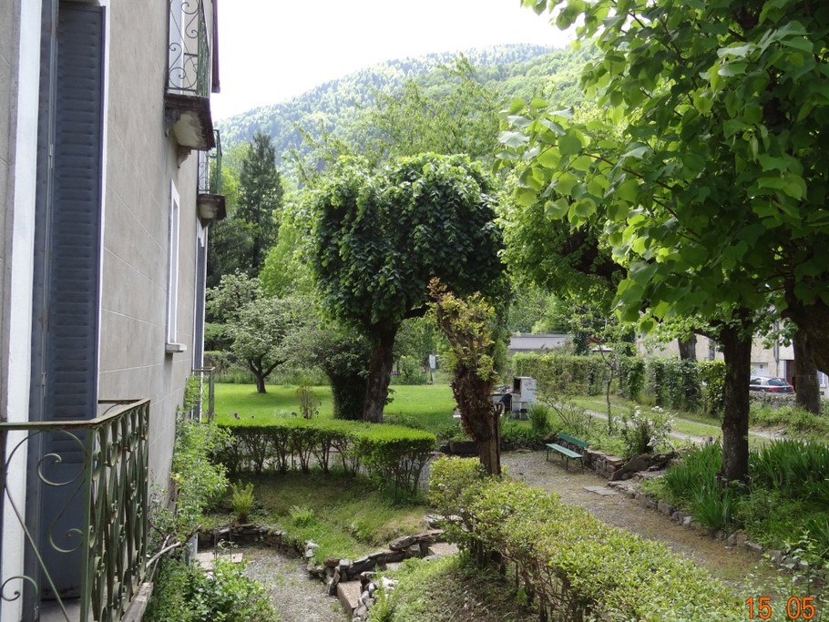 Jardin avec terrain de pétanque