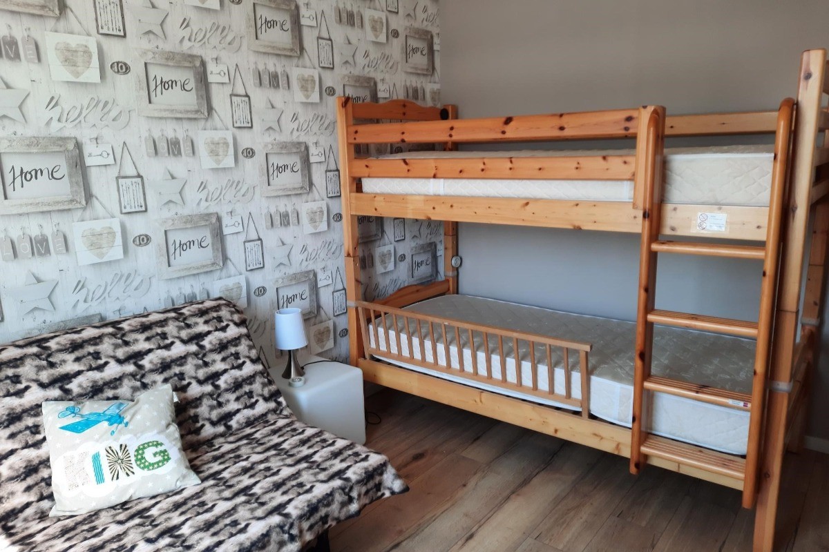 1 Chambre avec lits superposés et canapé