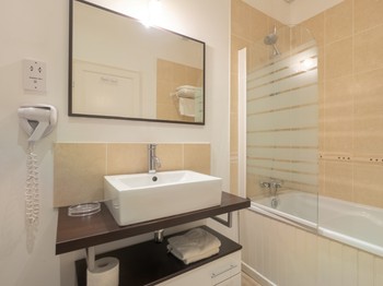 Salle de bains - Inter communicante Chambre N°1