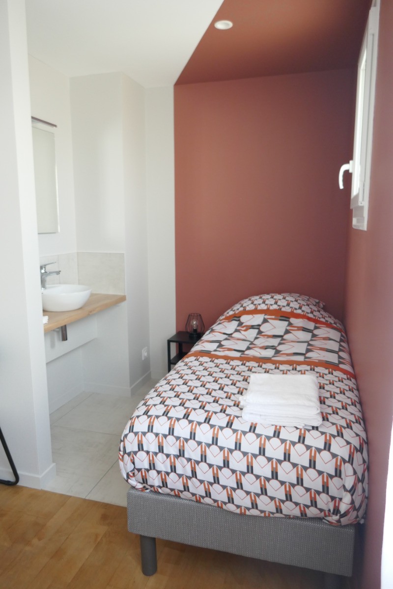 Chambre avec 1 lit en 160 + 1 lit en 90 au niveau 1
