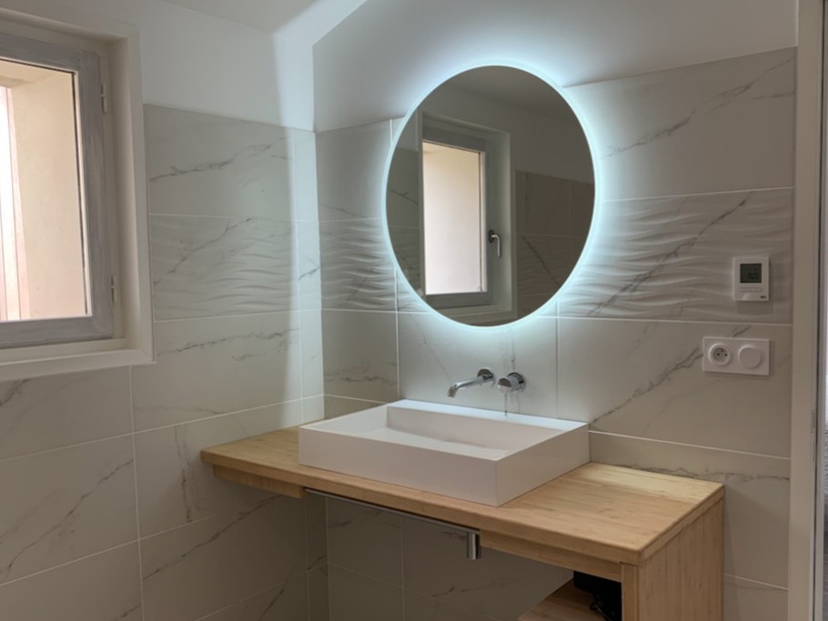 Salle d'eau accès PMR, attenante à la chambre 2
