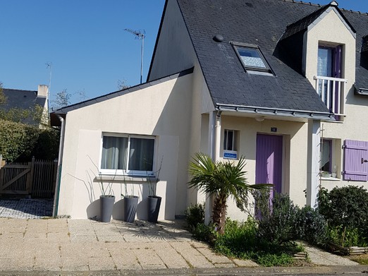 Maison face ouest avec  emplacement voiture à  gauche