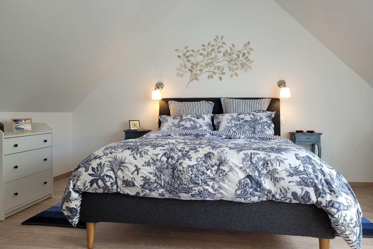 GALLET-SERRA location de vacances, Lanrodec, Clévacances, la chambre de l'étage lit 160