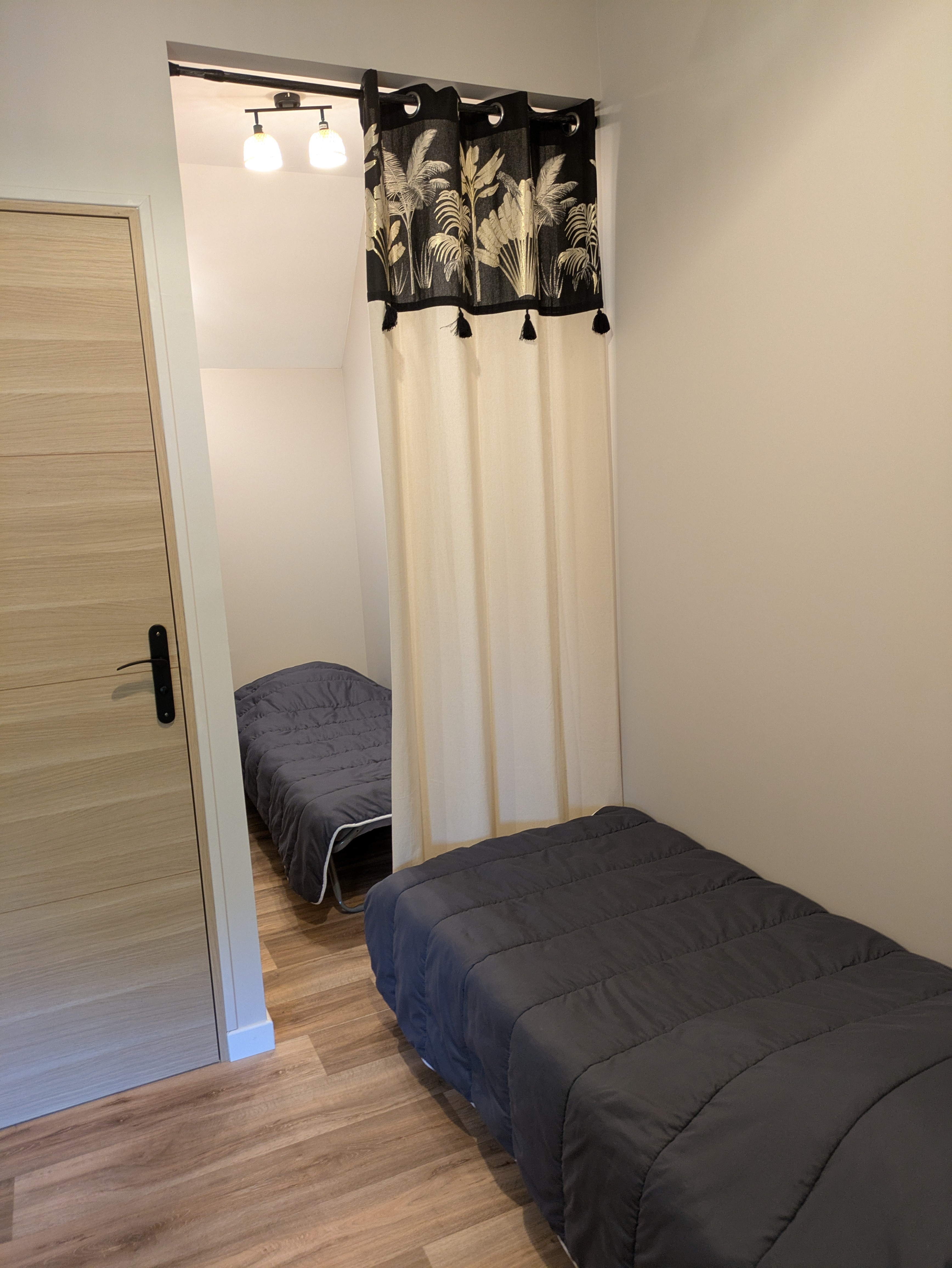 2 lits cabine entrée gîte le petit bois