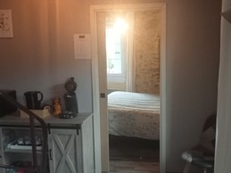 espace dinatoire et entrée chambre RDC