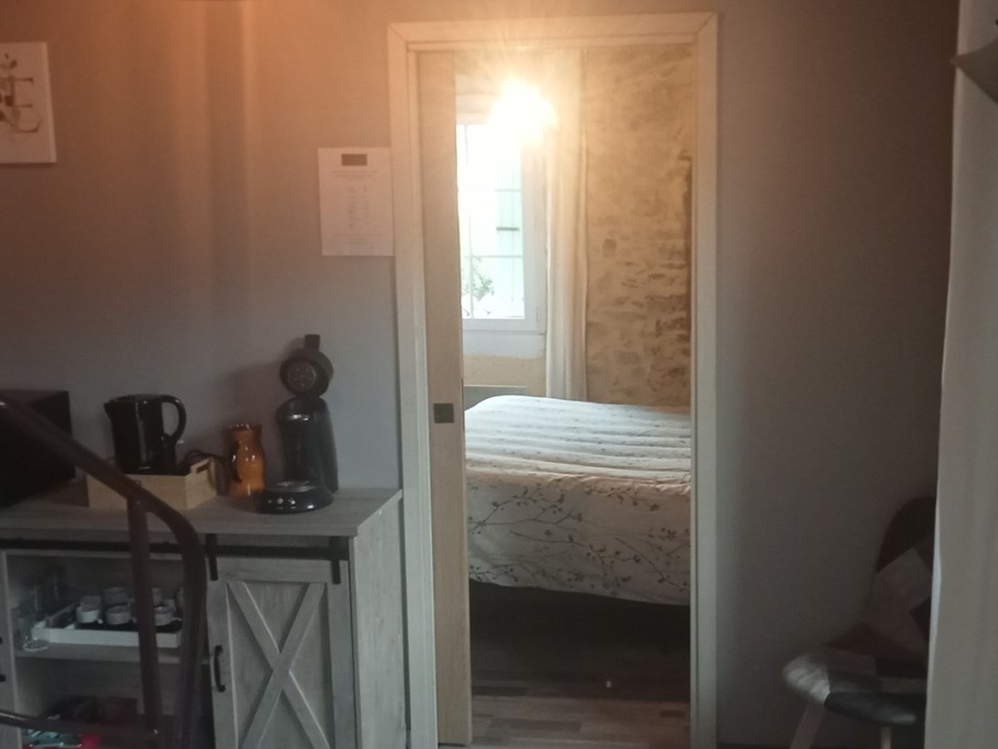espace dinatoire et entrée chambre RDC