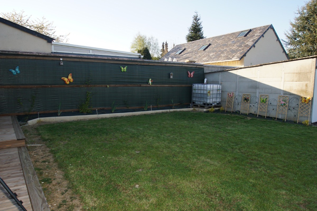 Jardin derrière la maison