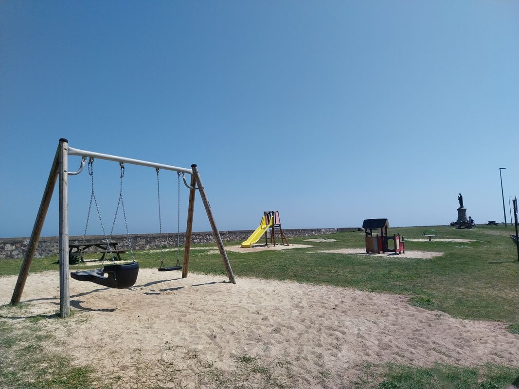 Aire de jeux à 400m des gîtes