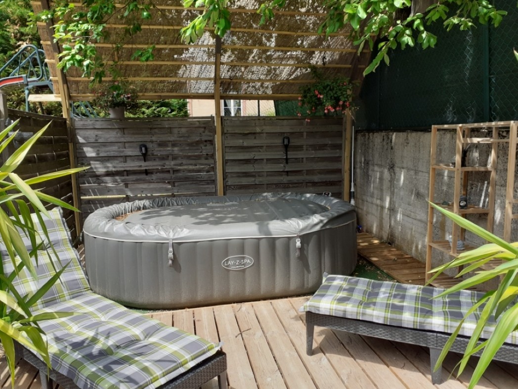 Terrasse, jacuzzi privé - Appartement tout confort avec jacuzzi à Plainfaing
