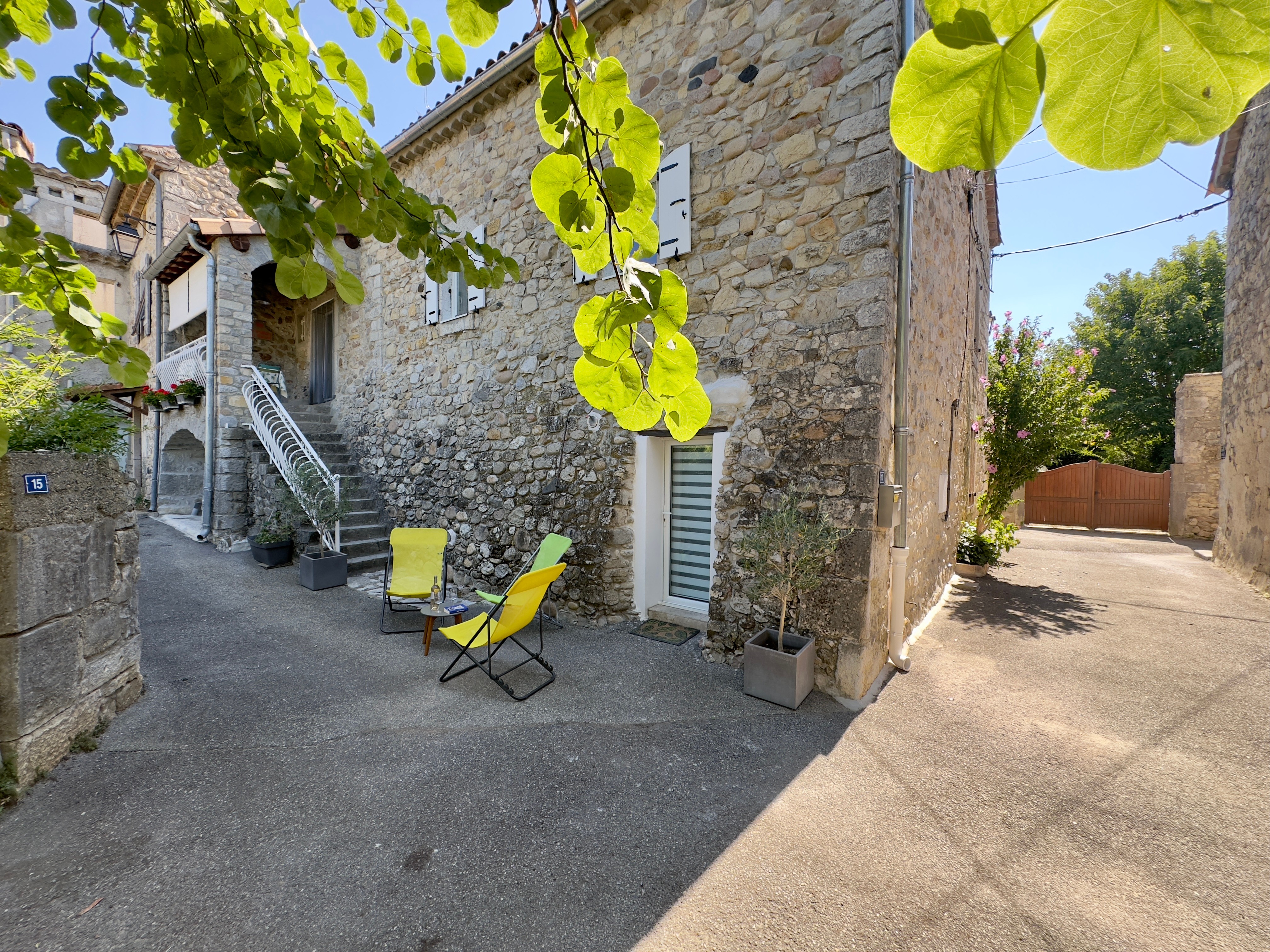 The exterior of the Le Vallon du Savel holiday cottage