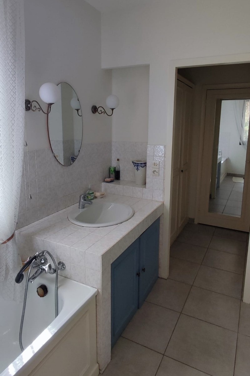 Tarn_Puygouzon_Albi_Maison plain pied_4 personnes_salle de bain et dressing