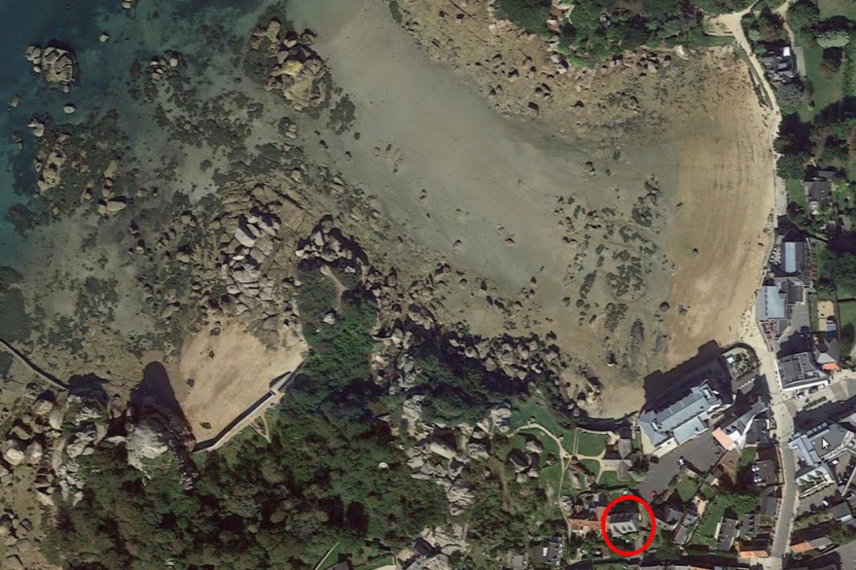 vue satellite de la plage de st-guirec