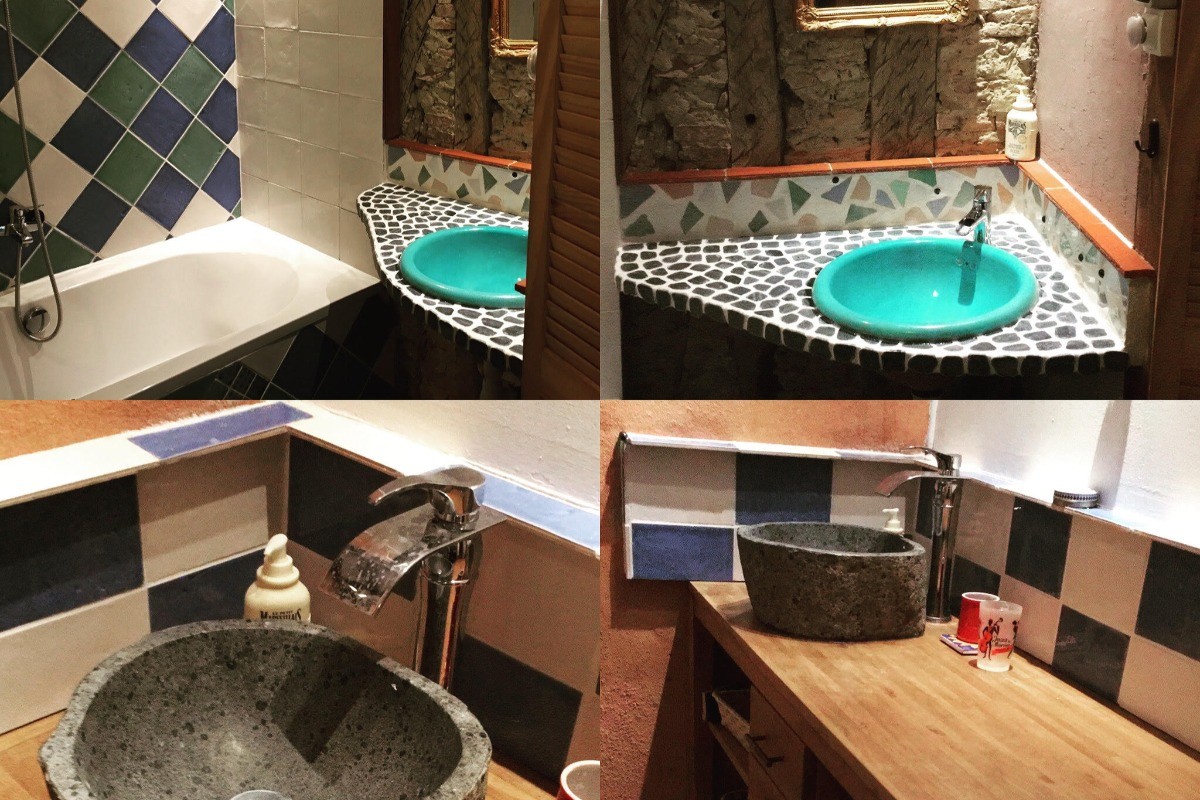 Salle de bains avec mosaïque