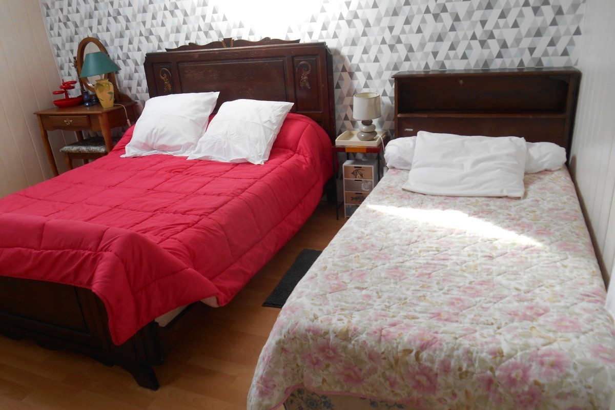 chambre avec 1 lit 140 et 1 lit 90