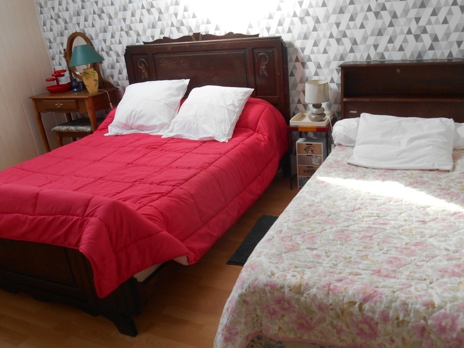 chambre avec 1 lit 140 et 1 lit 90