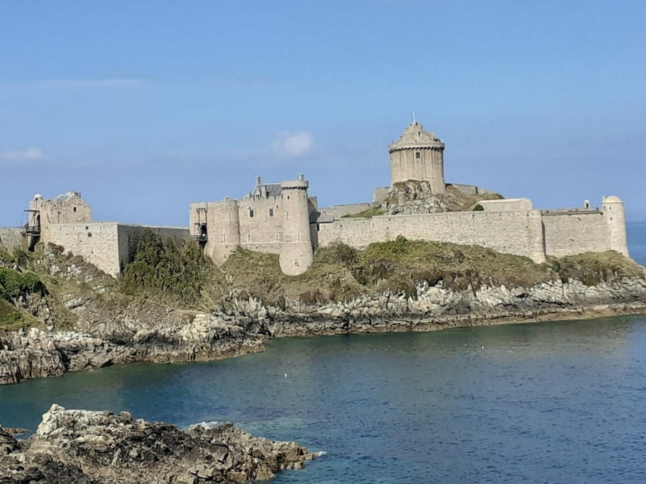 - Fort La Latte Près du Cap Fréhel
