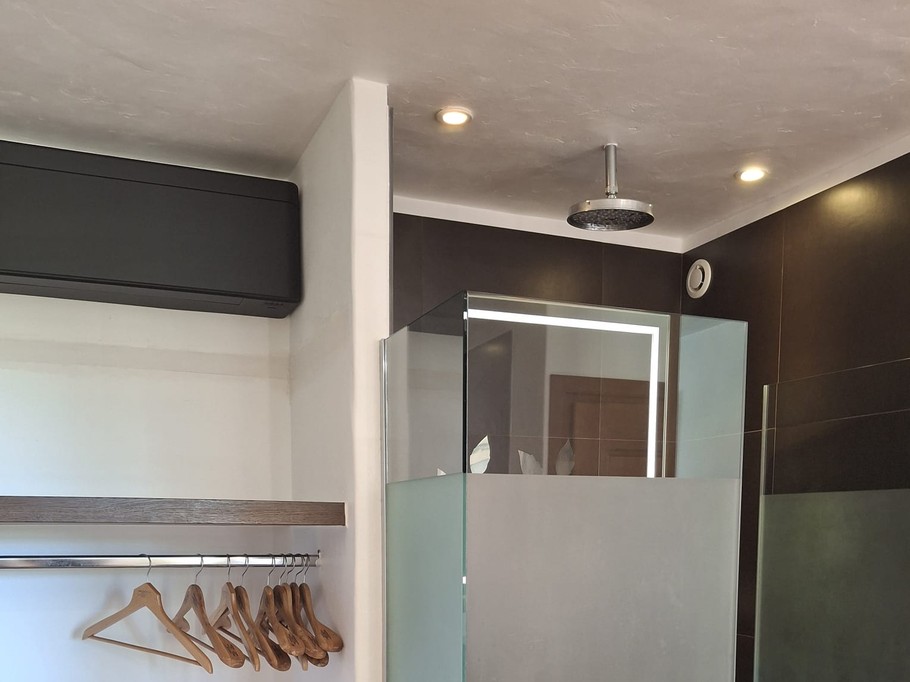 Villa Jacklou, douche et rangements