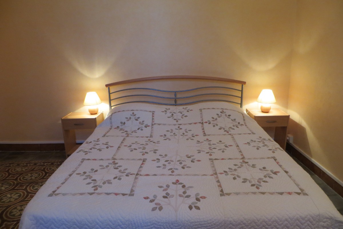 Chambre mimosa, le lit 160x200.