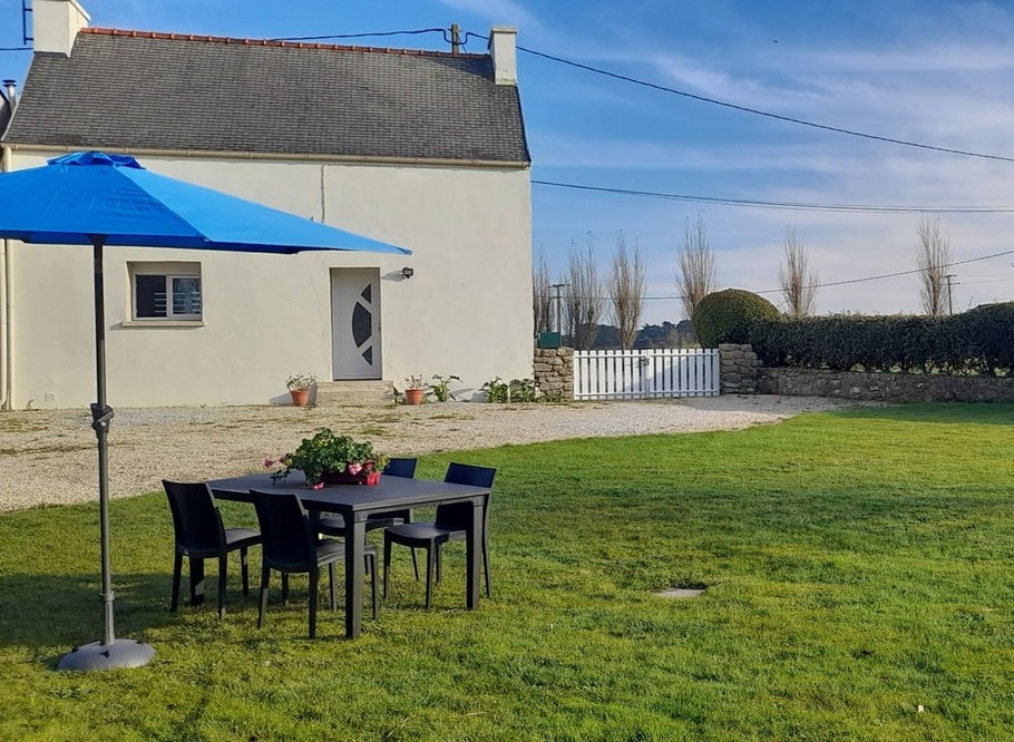 cour intérieure privée et jardin clos 300m2 pelouse