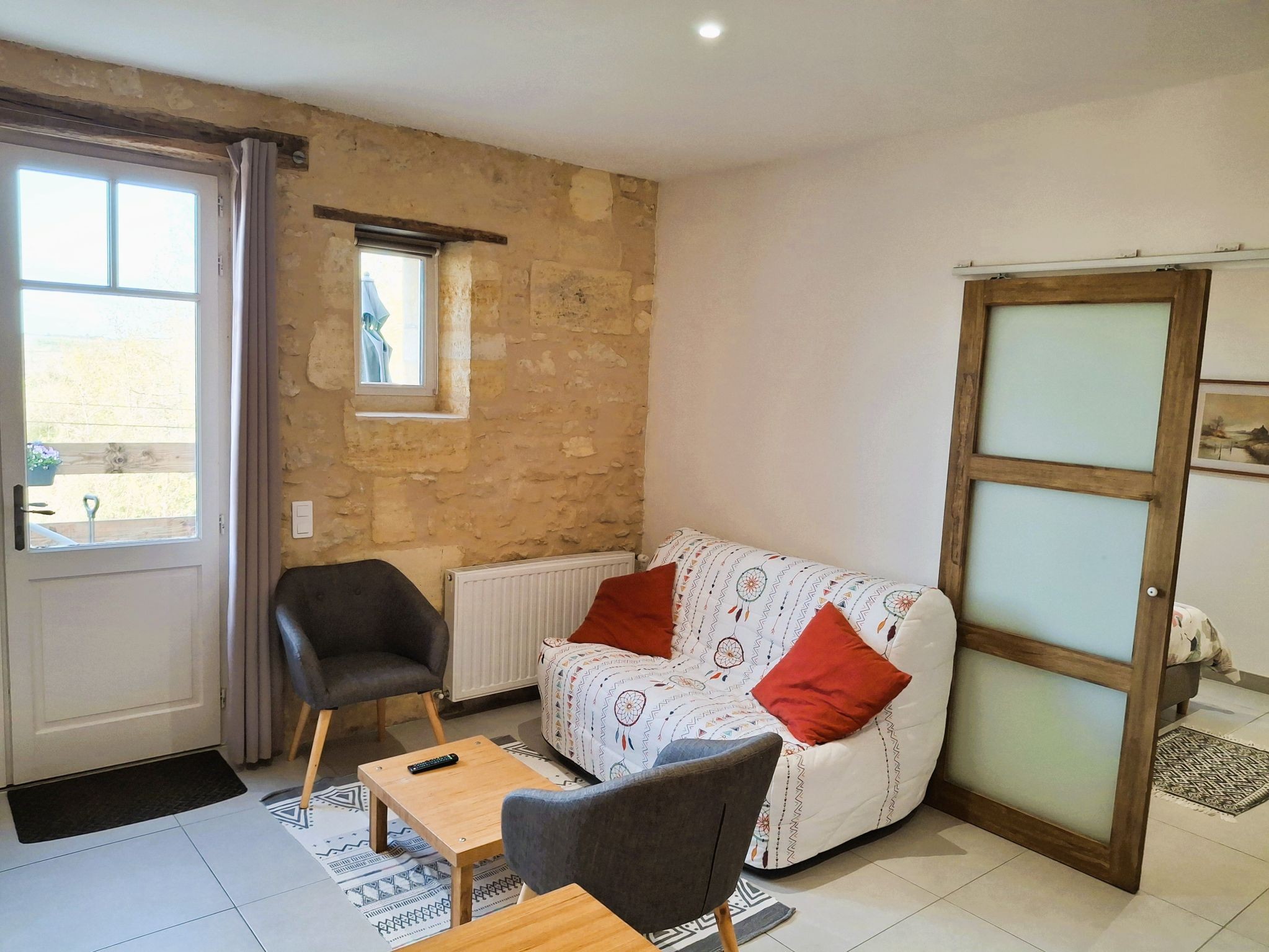Gite le Cosy avec piscine commune, pour 2 à 4 personnes, avec canapé-lit confortable, à Langoiran en Gironde