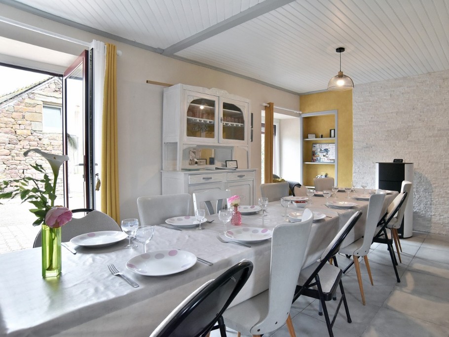 Pièce de vie Le Mélaïs tablée pour 15personnes