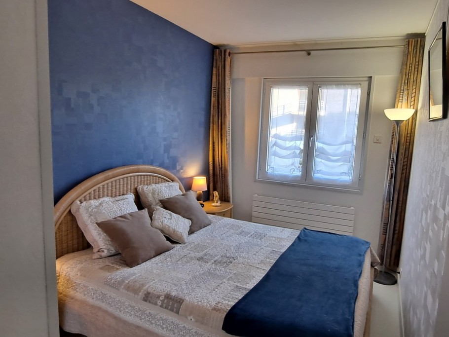 chambre avec un lit de 160