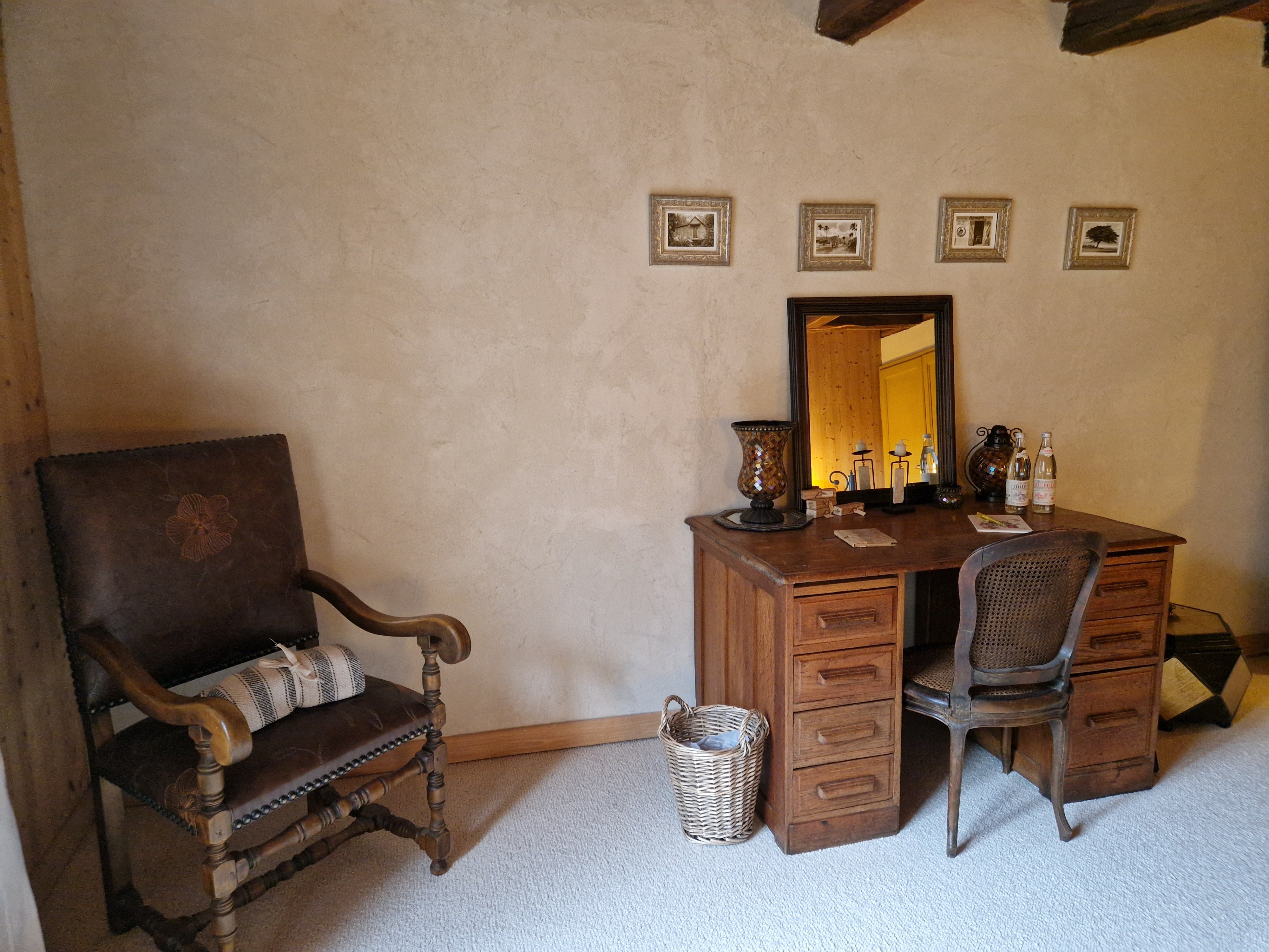 Espace bureau coiffeuse chambre - Clos de la Créssonnière