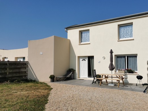 Maison avec jardin et parking privatifs et clos