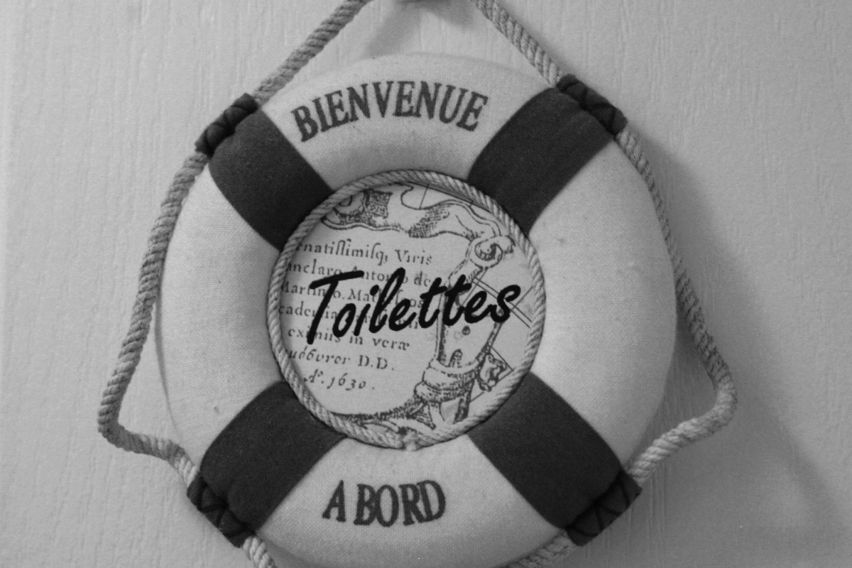 Maison de pêcheur -Porte  des toilettes