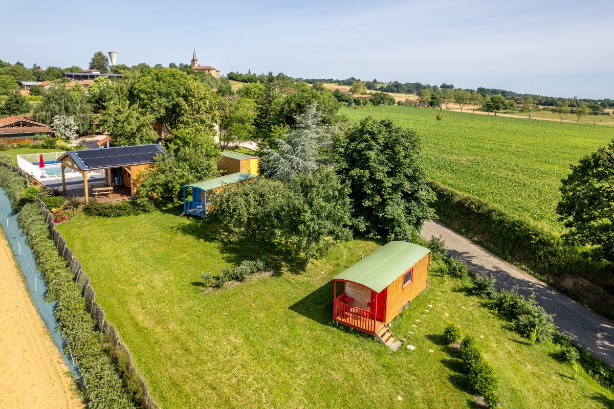 Domaine de la Cambre, camping à la ferme, gîte avec piscine, roulotte, logement insolite, déconnexion, vacance nature, Duffort, Gers, Occitanie, tourisme vert