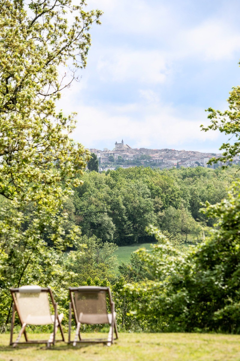 vue sur Monflanquin, Un des Plus Beaux Villages de France, bastide médiévale