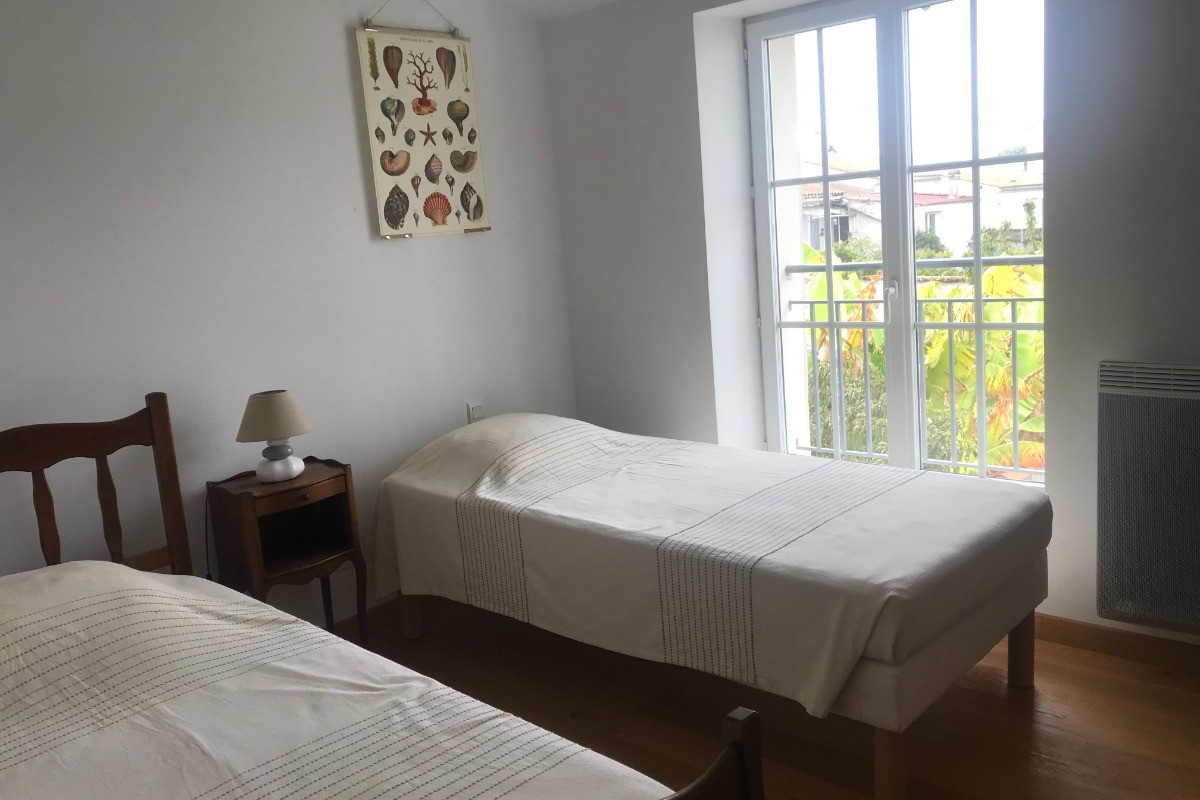 Chambre avec 2 lits en 90