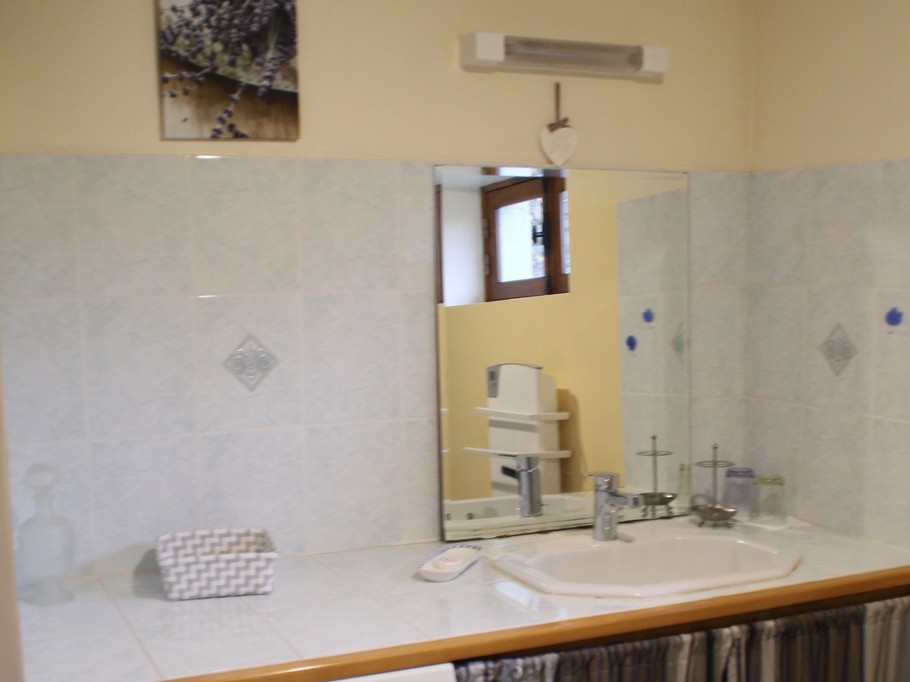 La Petite Maison, Faux Mazuras : la salle d'eau