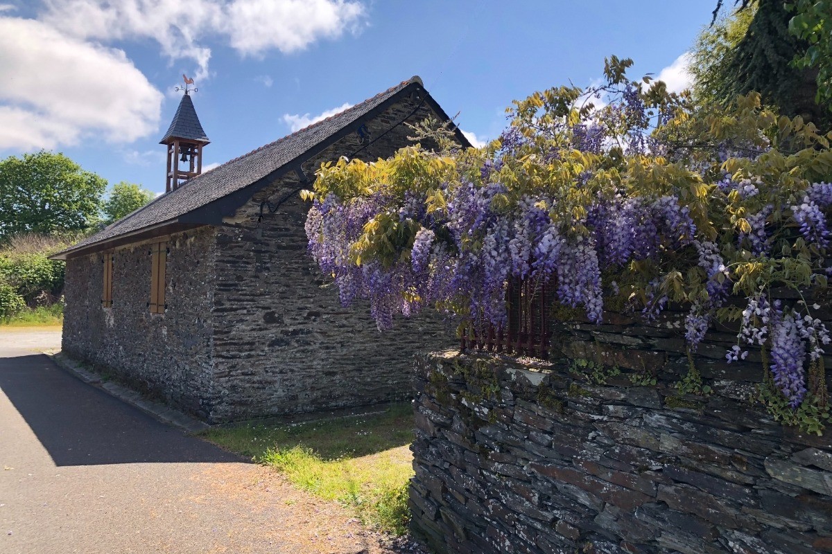 Chapelle de Pont-Coblanc à Gouezec au bord du canal