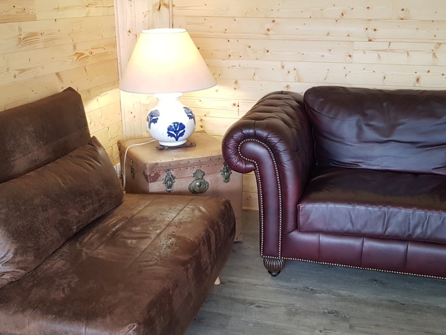 Coin salon avec canapé 3 places et convertible 1place.