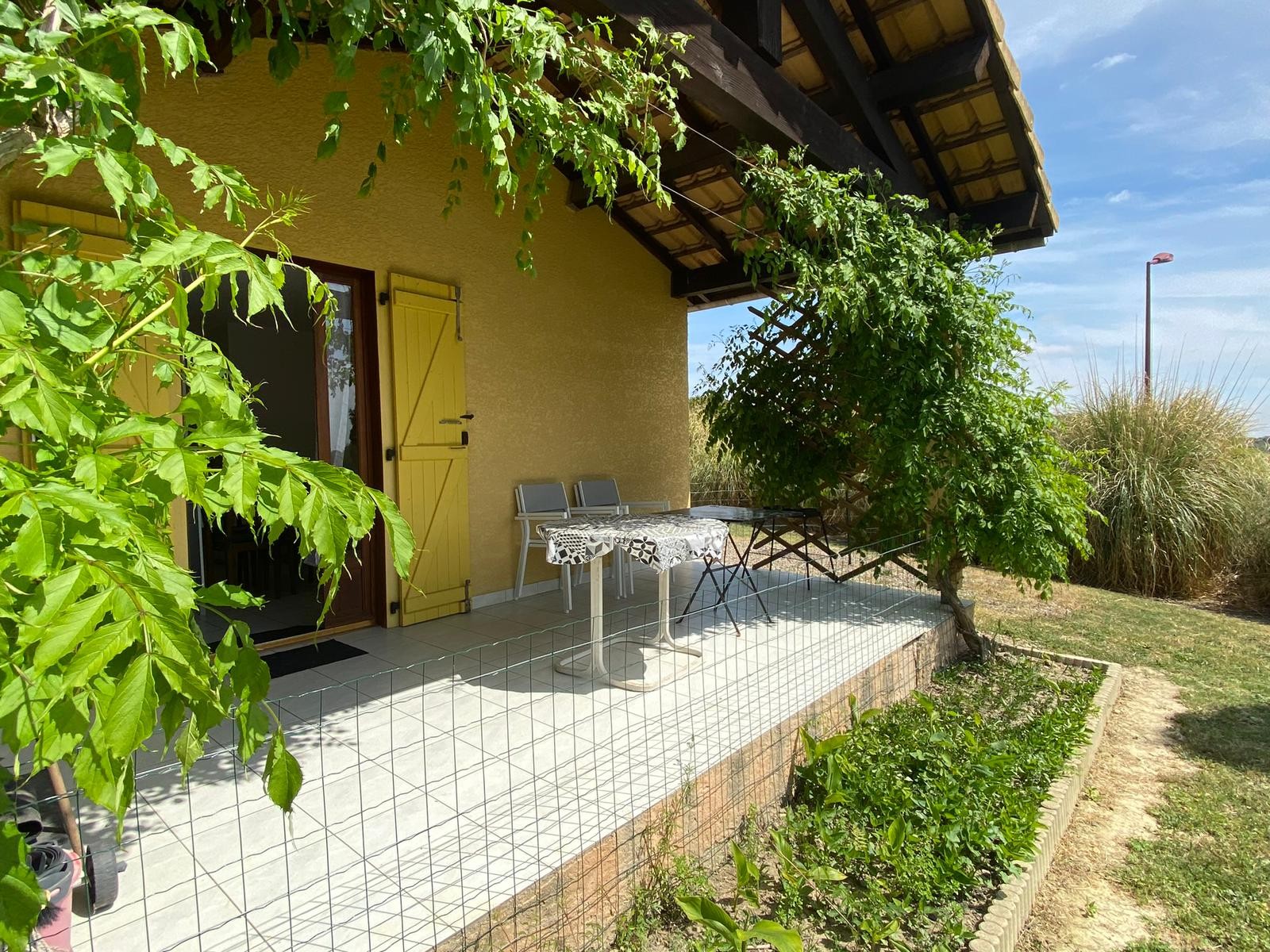 Séjour à Pailhès – Gîte tout confort avec clim, WiFi et nature